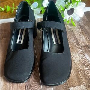 Amanda Smith Black Heels with Classic Design